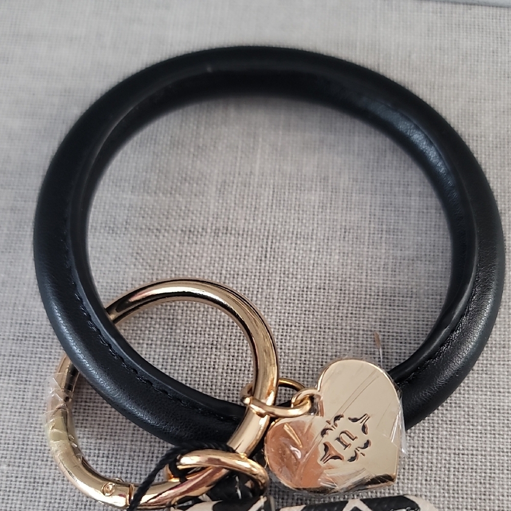 Nanette Lepore Black and White Clover Card Holder with Keyring - Picture 6 of 12